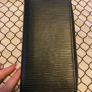 Louis Vuitton - Epi Zippy Vertical Wallet